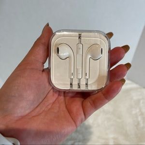 Apple wired earbuds New